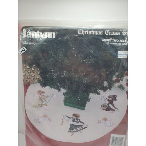 Janlynn Christmas Cross Stitch Angel Trio Tree Skirt Kit NEW  Janlynn Christmas Cross Stitch Angel Trio Tree Skirt Kit NEW #89-22 Open 44\